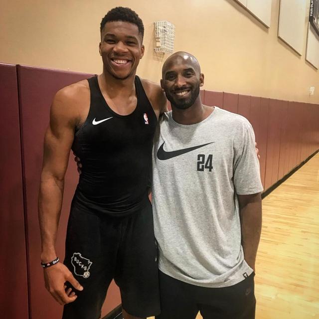 禁区前沿的 禁区前沿的