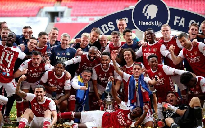 瑞奇·韩德森在职业生涯末期依然能达成单季 20 盗，展现惊人耐力